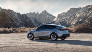 Tesla Model Y Long Range RWD 2025 3 1