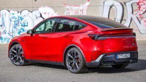 Tesla Model Y Performance 2025 3 1