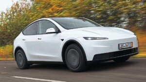Tesla Model Y Standard 2025 1 2