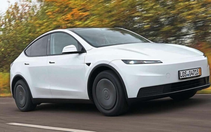 Tesla Model Y Standard 2025