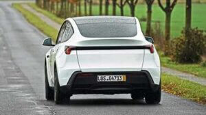 Tesla Model Y Standard 2025 3 1