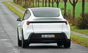 Tesla Model Y Standard 2025