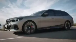 BMW i5 M60 xDrive Touring 2024 (2)