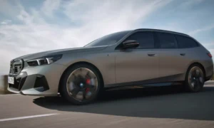 BMW i5 M60 xDrive Touring 2024 (2)