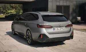 BMW i5 M60 xDrive Touring 2024 (3)