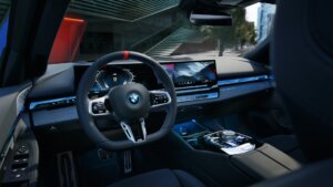 BMW i5 M60 xDrive Touring 2024 (4)