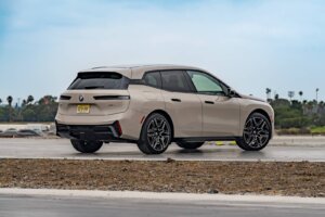 BMW iX xDrive45 2025 (2)