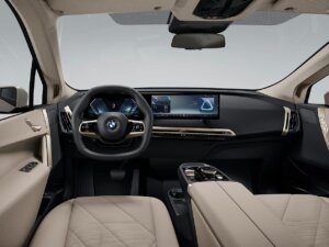 BMW iX xDrive45 2025 (4)