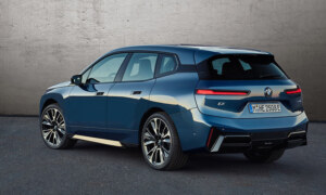 BMW iX xDrive60 2025 (2)