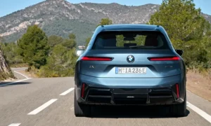 BMW iX xDrive60 2025 (3)