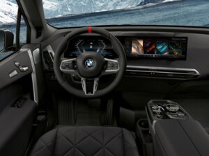 BMW iX xDrive60 2025 (4)