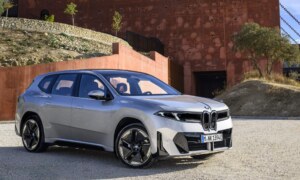 BMW iX3 50 xDrive 2025 (2)