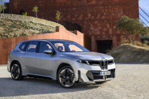 BMW iX3 50 xDrive 2025 (2)