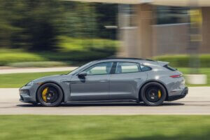 Porsche Taycan GTS Sport Turismo 2024 (2)