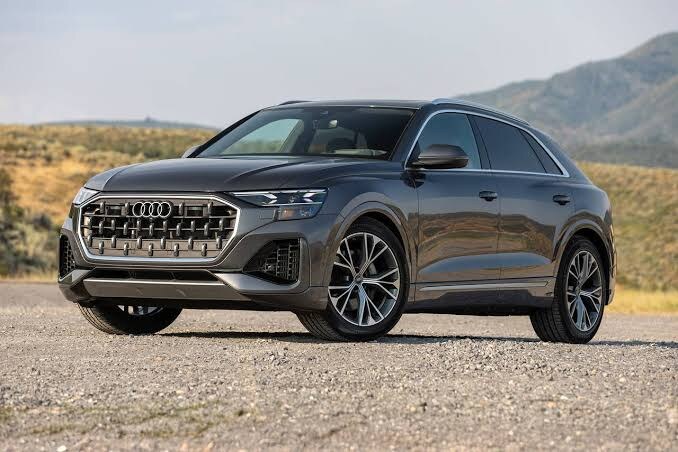 2026 Audi Q8 S line Competition