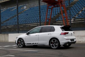 2025 Volkswagen Golf GTI Clubsport (2)