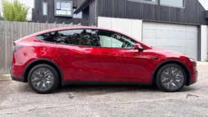 2026 Tesla Model Y L Premium (2)
